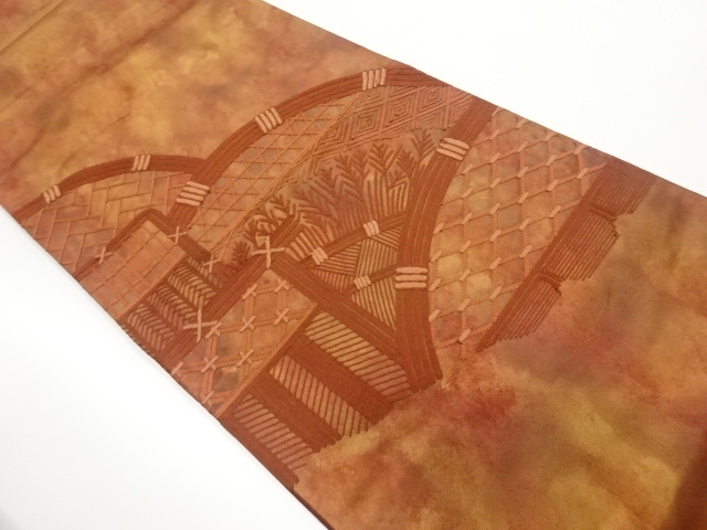 垣根に古典柄・葉模様刺繍袋帯